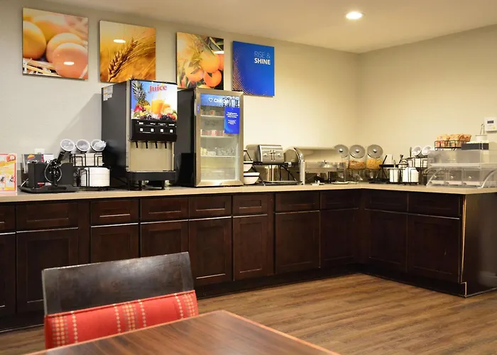 Comfort Inn & Suites Moreno Valley Near March Air Reserve Base