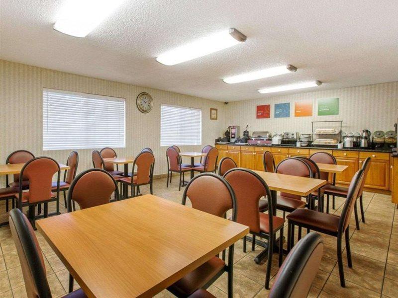 Hotel Comfort & Near March Air Reserve Base