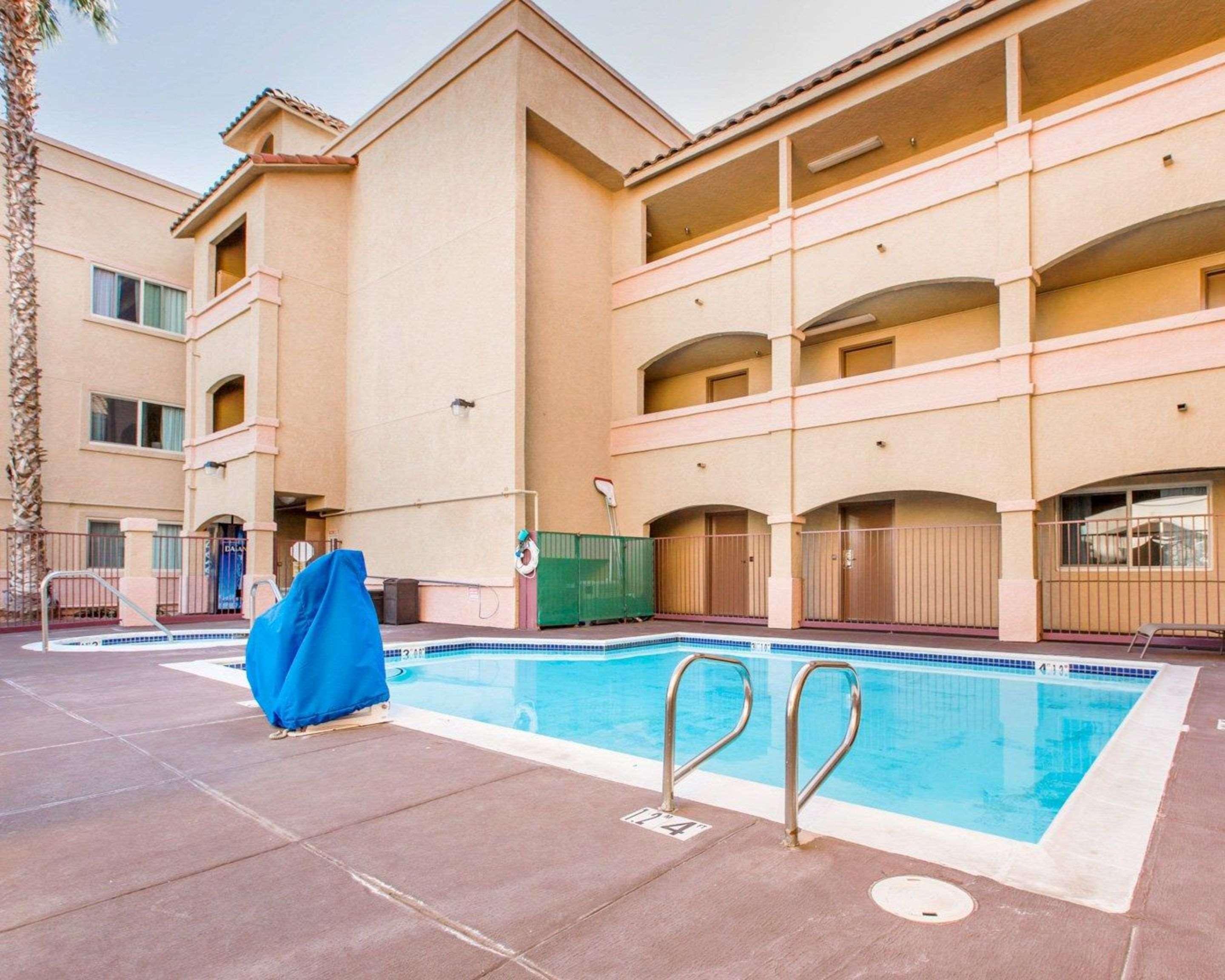 Hotel Comfort & Near March Air Reserve Base