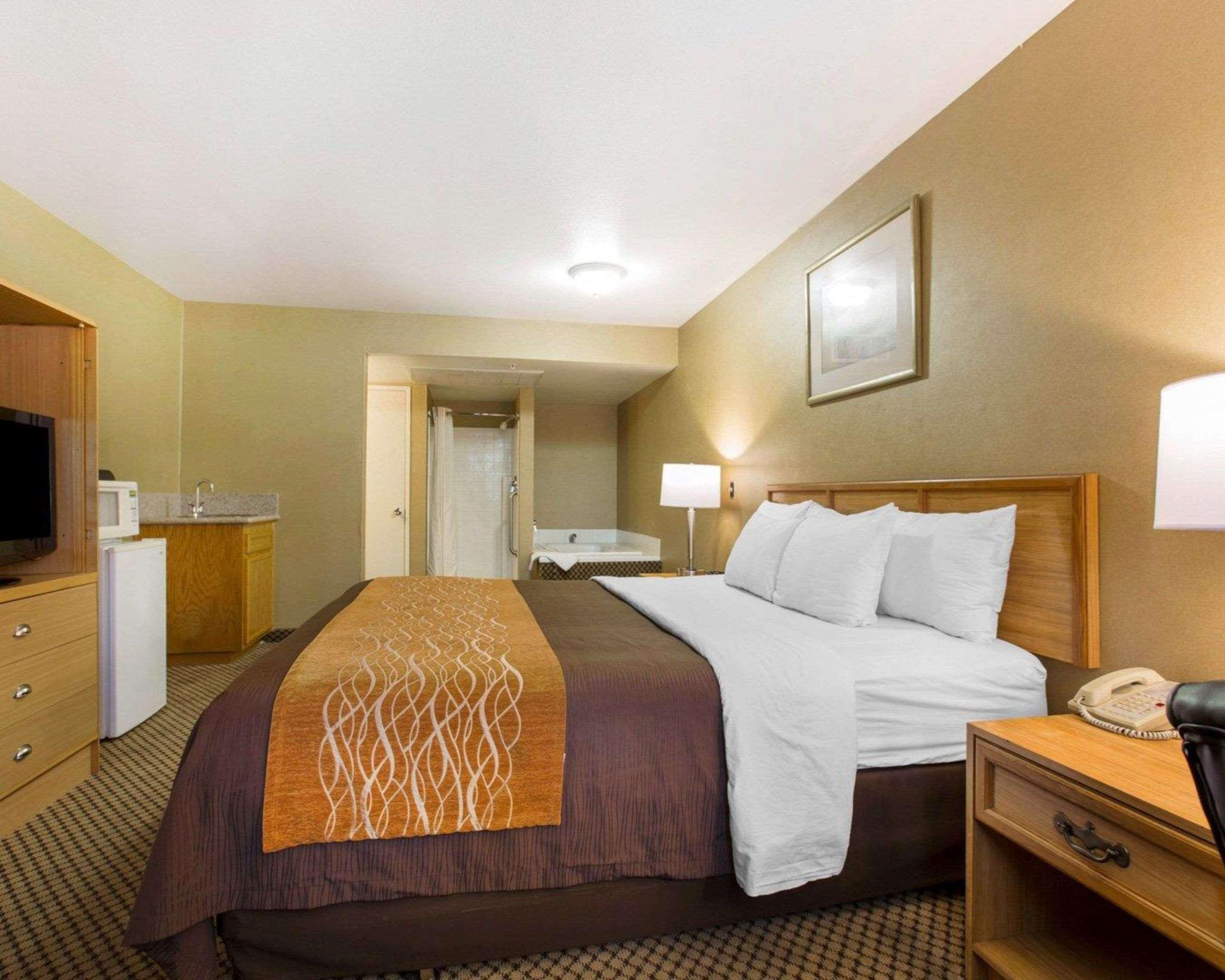 Comfort & Near March Air Reserve Base 3*