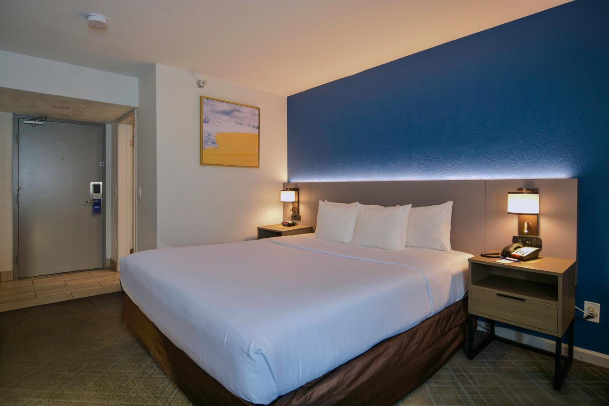 Hotel Comfort & Near March Air Reserve Base
