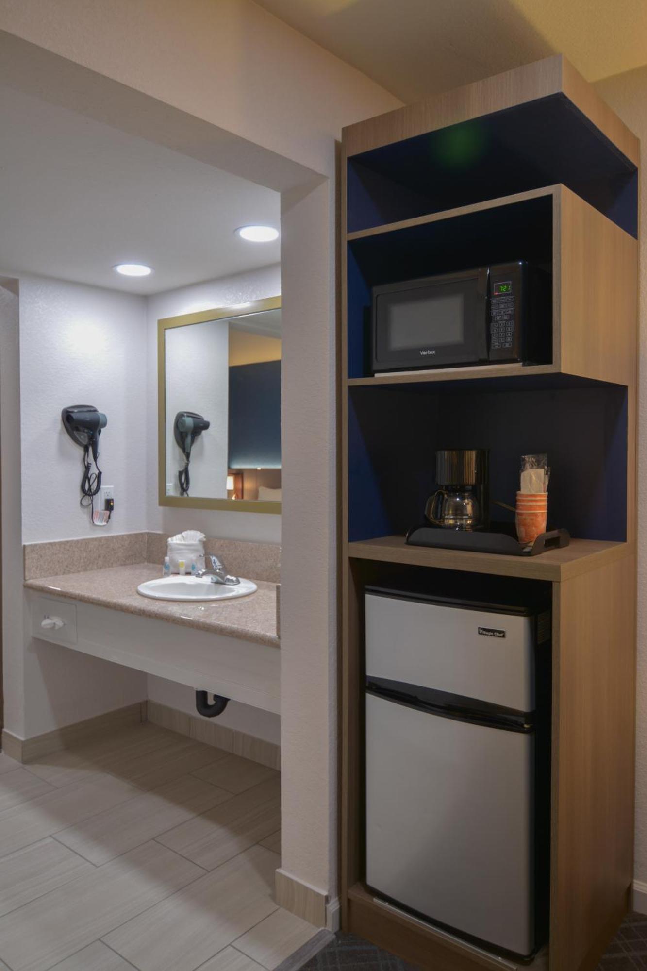 Comfort & Near March Air Reserve Base 3* Moreno Valley