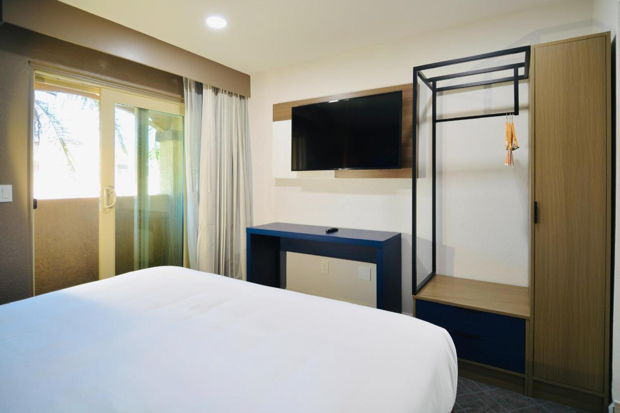 Comfort & Near March Air Reserve Base Hotel 3*