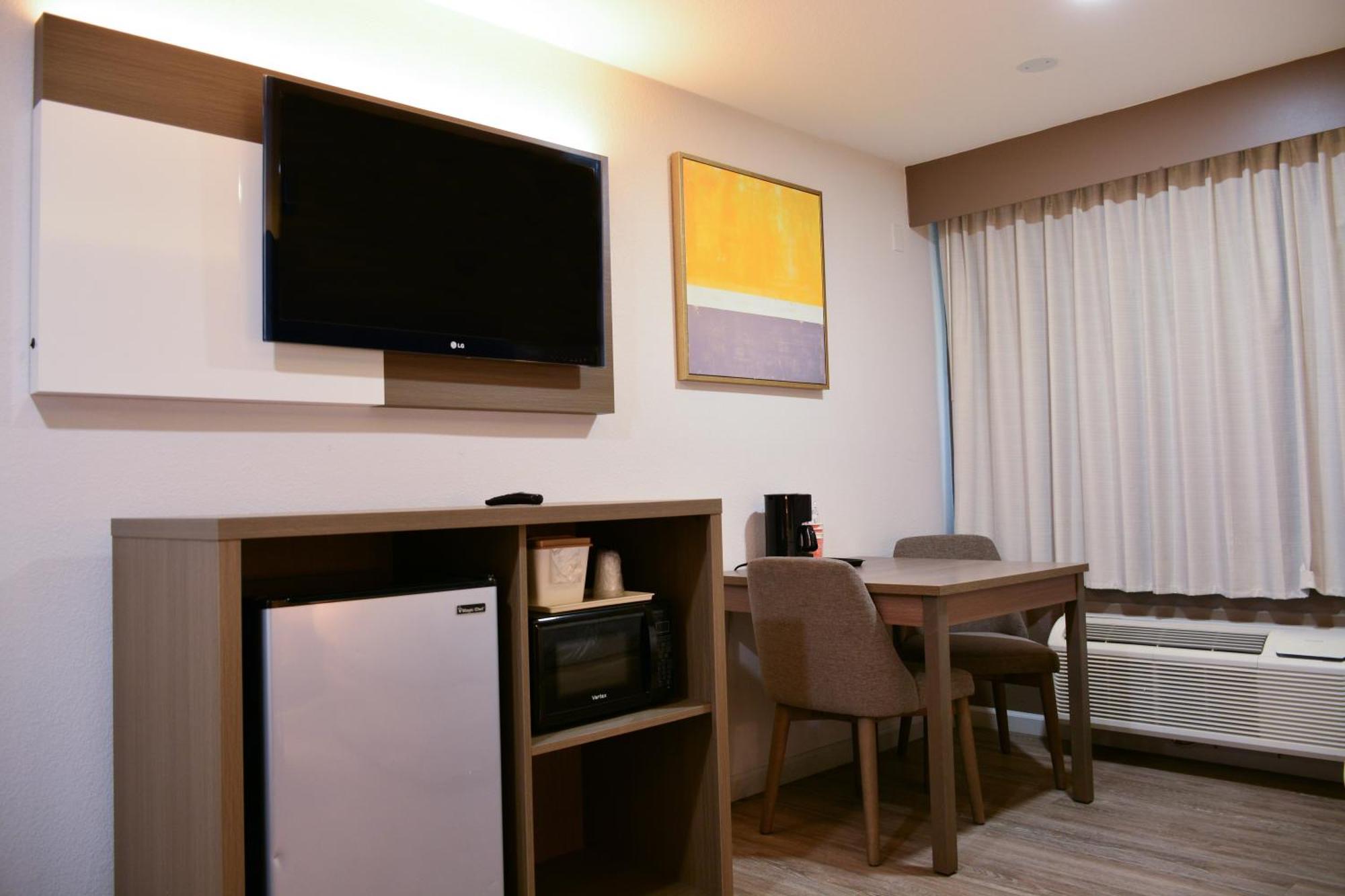 Comfort & Near March Air Reserve Base 3* Moreno Valley