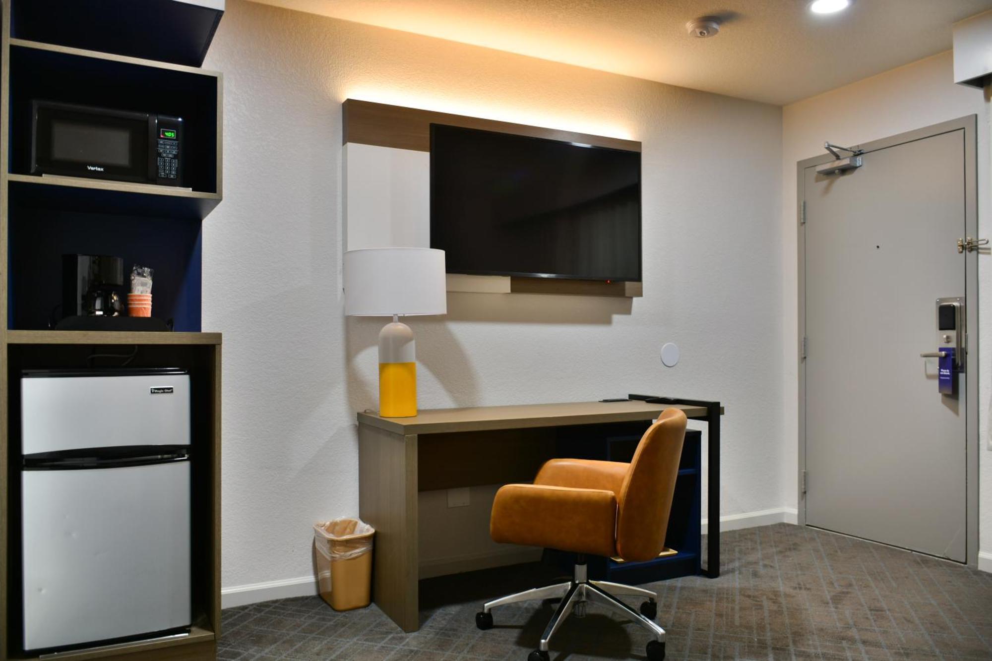 Hotel Comfort & Near March Air Reserve Base