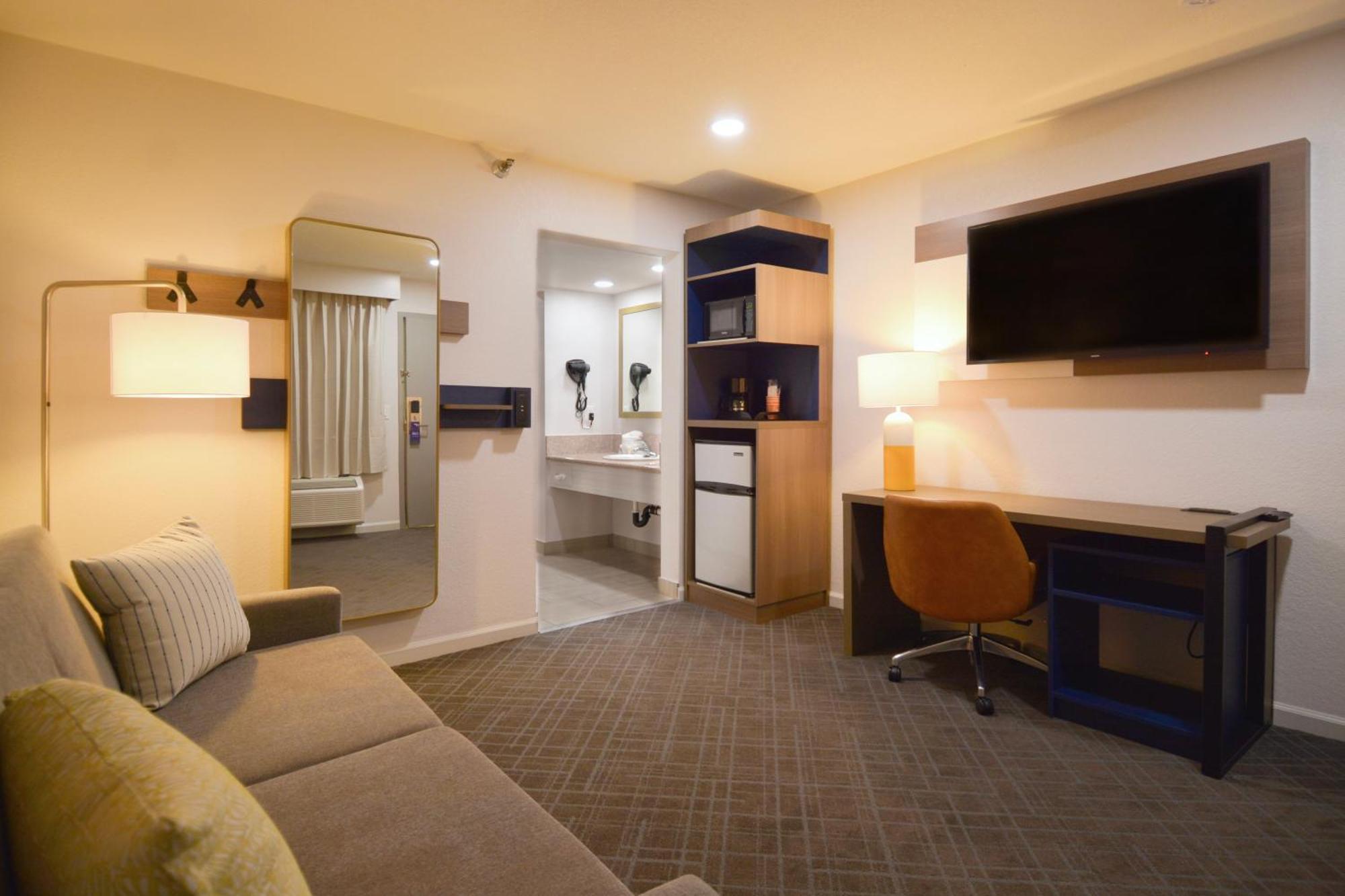 Comfort & Near March Air Reserve Base Hotel