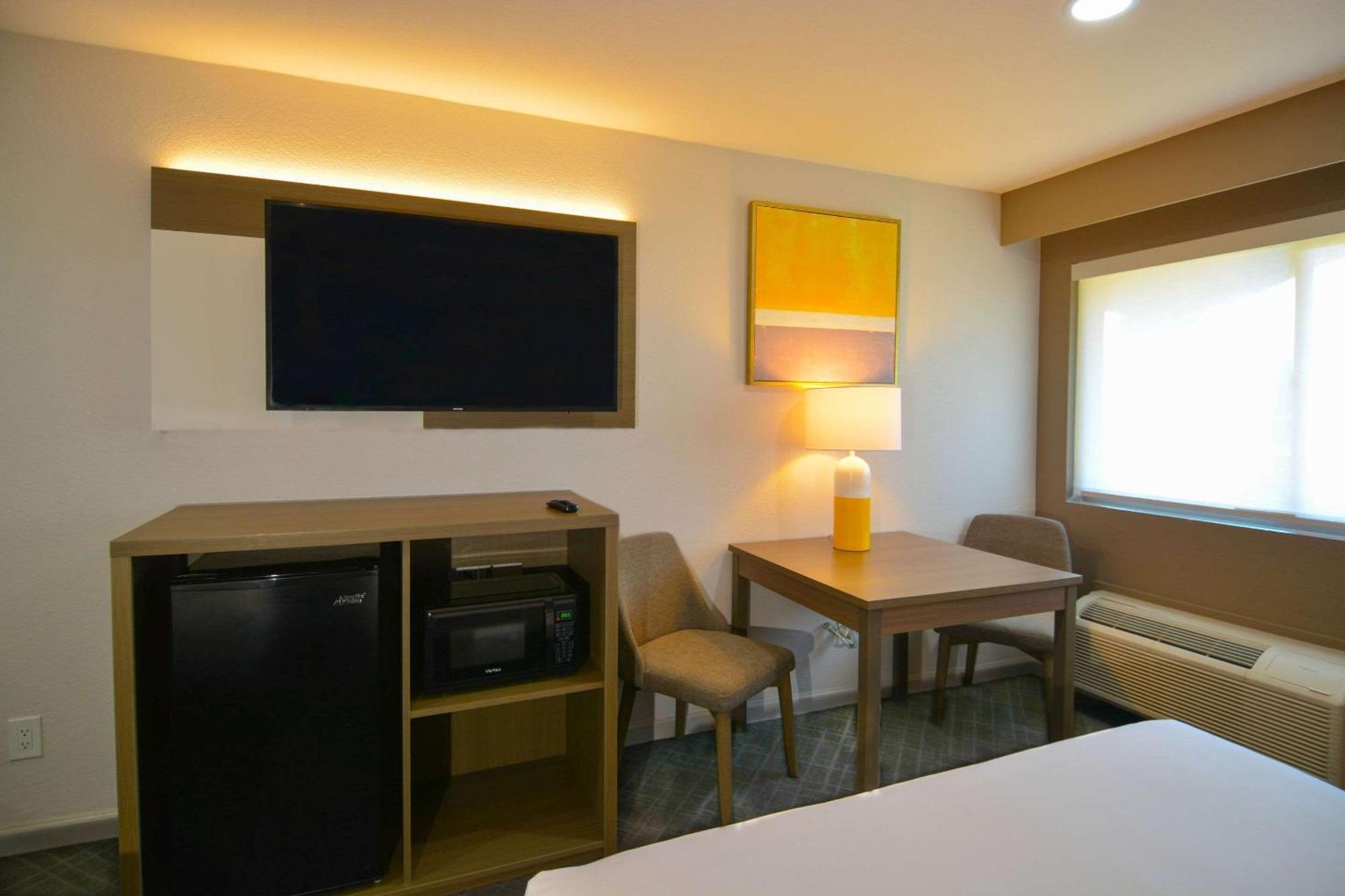 Comfort & Near March Air Reserve Base Hotel