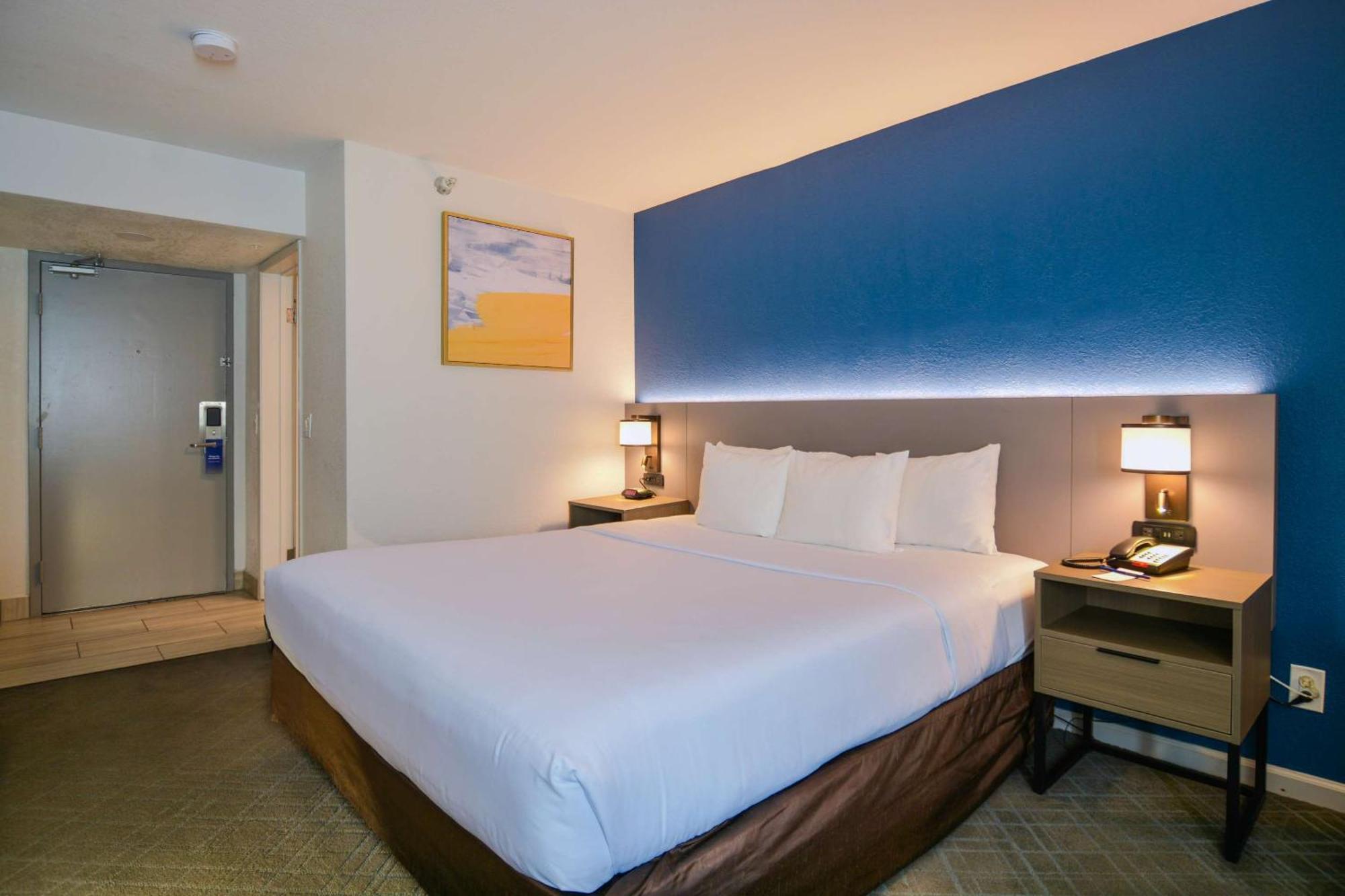 Hotel Comfort & Near March Air Reserve Base