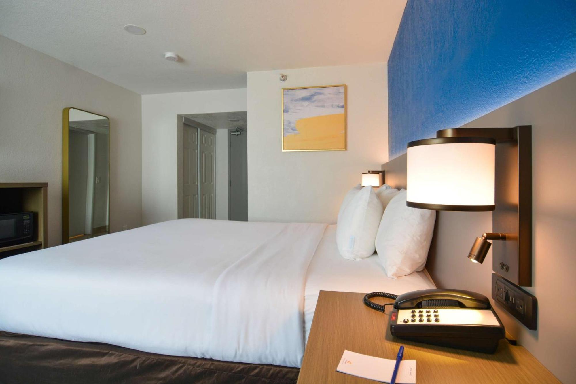 Comfort & Near March Air Reserve Base 3* Moreno Valley