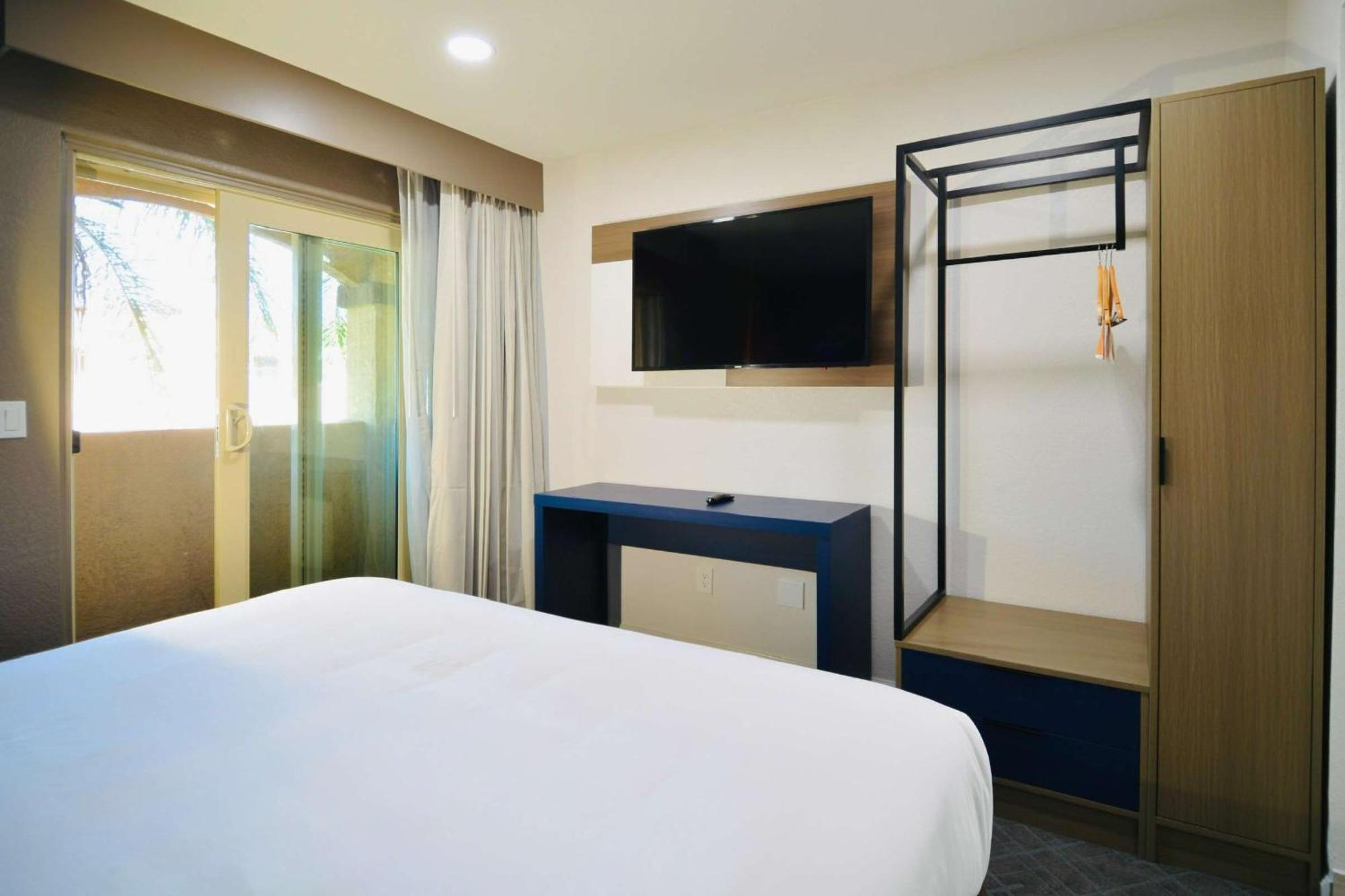 Comfort & Near March Air Reserve Base Hotel 3*