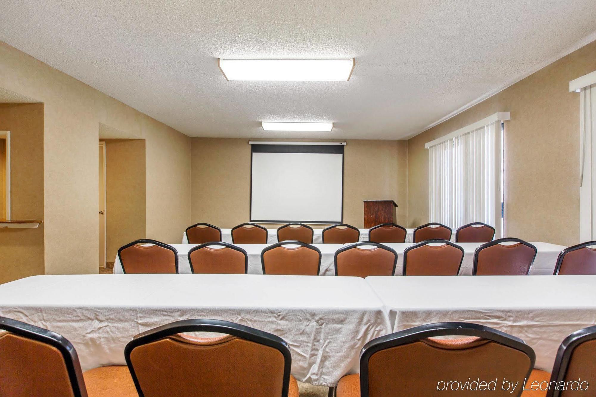 Hotel Comfort & Near March Air Reserve Base 3*