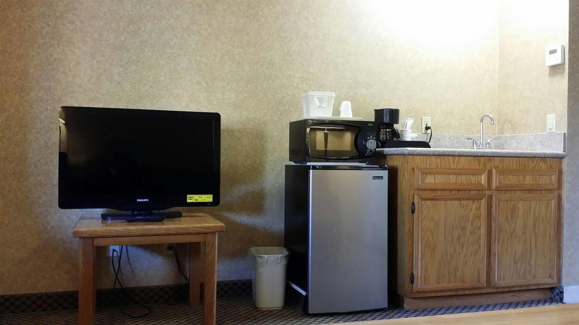 Hotel Comfort & Near March Air Reserve Base